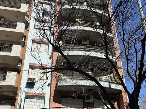 SEMIPISO 3 AMB. 4º PISO CONTRAFRENTE VISTA ABIERTA CON BCON MUY LUMINOSO