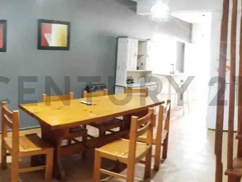 Casa 4 ambientes con 2 baños