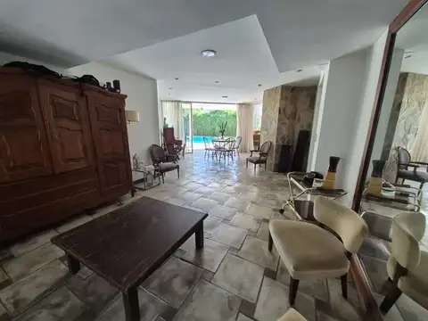Casa 10 ambientes con 4 baños