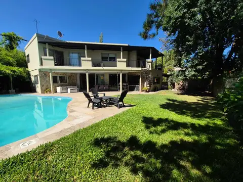 Casa 10 Ambientes VENTA Escobar Aranzazu Piscina