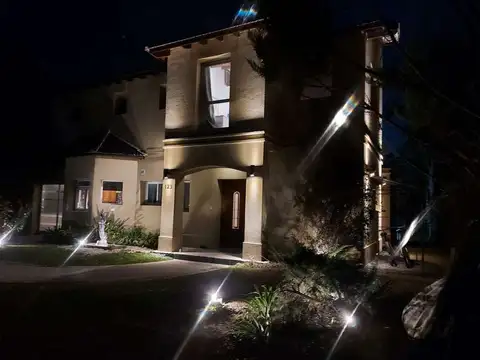 Casa en Venta en Solar Del Bosque, USD 270.000