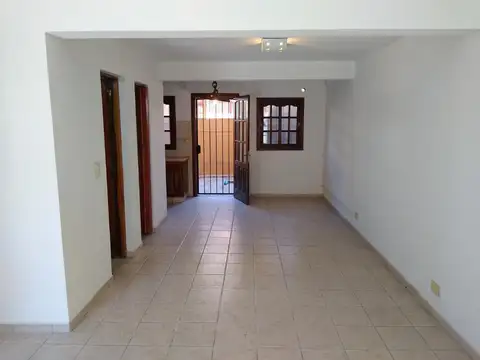 Depto Tipo Casa en Alquiler en Centro, $ 1.500.000