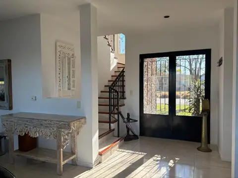 Casa 6 ambientes con 3 baños