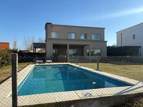 Venta Casa en El Cantón - Norte a la Laguna 6 ambientes