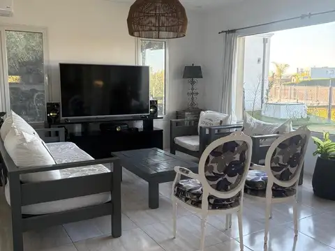 Casa en Venta con 5 cocheras