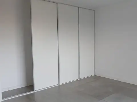 Casa en Venta y Alquiler, 5 ambientes, con Amarra en barrio náutico El Canal, Villanueva, Tigre.