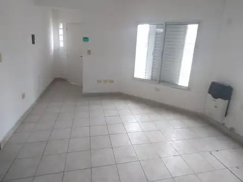 Casa 2 ambientes con 1 baño