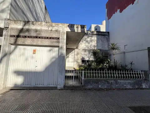 CASA 3 AMB. CON GARAGE A RECICLAR