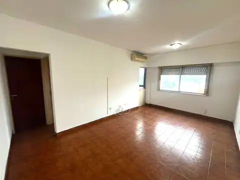 Departamento 2 ambientes con cochera en alquiler en San Martin Centro