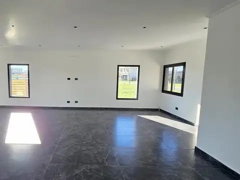 Casa 5 ambientes con 2 baños