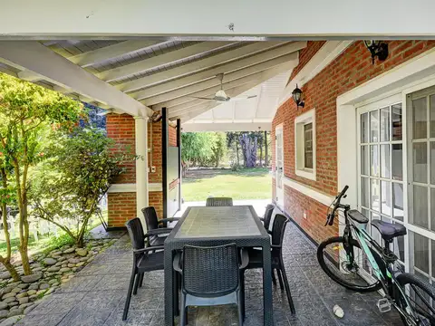 Casa en Venta en Solar Del Bosque, USD 229.000