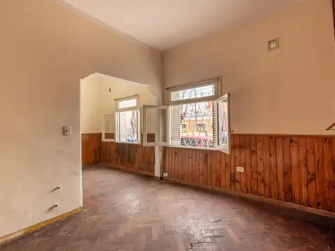 Depto Tipo Casa en Venta en Flores, USD 130.000
