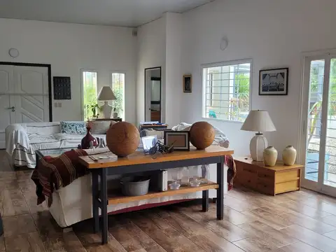 Casa en Venta con 10 cocheras