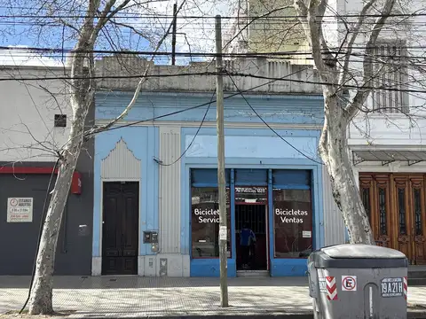 Casa en Lote Propio — Vivienda + Local Comercia. — La Boca