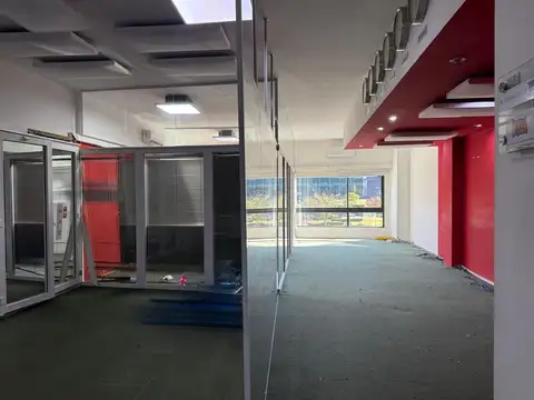 Oficina en Alquiler con 1 cochera
