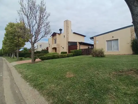 Venta Casa 4 dormitorios Country en Rio Cuarto Cba