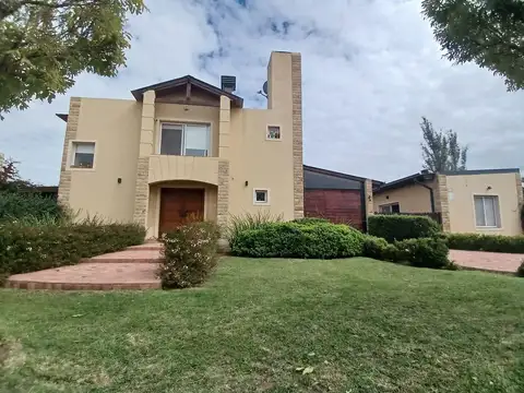 Casa en Venta en Holmberg, USD 259.999