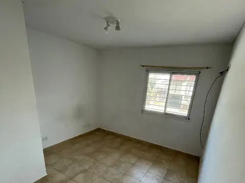 Dúplex tres ambientes con cochera