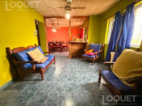 Casa 6 ambientes con 2 baños
