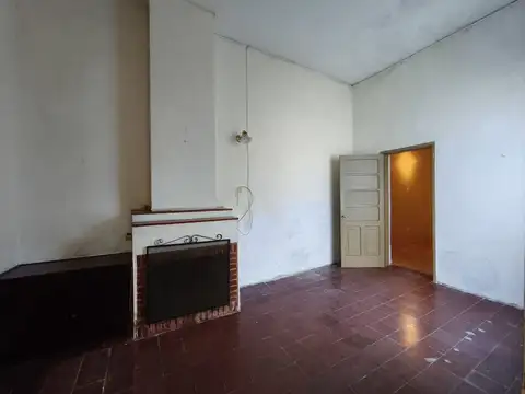 Casa 7 ambientes con 1 baño