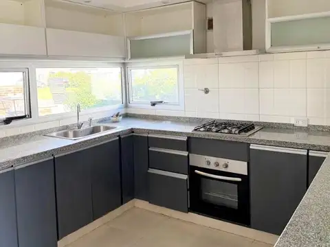 Casa en Venta con 4 cocheras