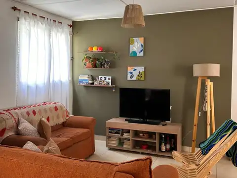 ALQUILER DUPLEX EN BARRIO SANTA ANA, GUAYMALLEN. 3 DORMITORIOS,PATIO,COCHERA