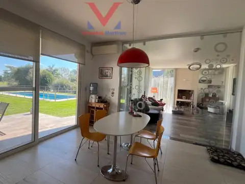 Casa 5 ambientes con 4 baños