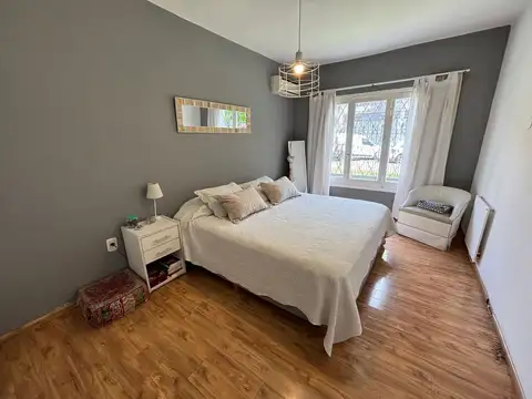 Casa 3 dormitorios con jardín y pileta 1 cuadra estación!