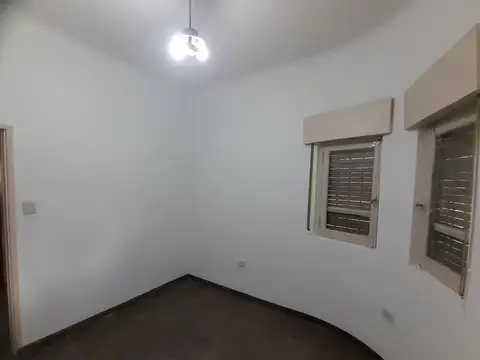 Munro - Zona Industrial I - Lote Propio - Casa  de 3 amb con Cochera y Galpón/taller!