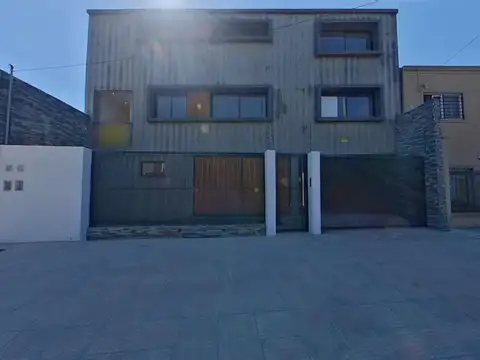 Triplex 3 Ambientes con Jardín Parrilla y Cochera
