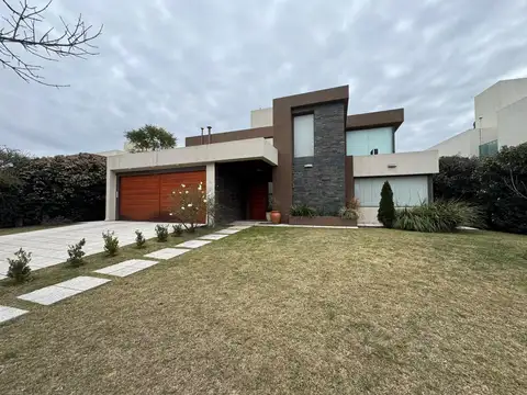 Impresionante Propiedad a la venta - Country Manantiales