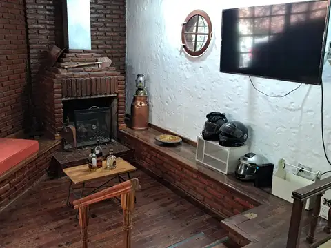 Casa 5 ambientes con 2 baños