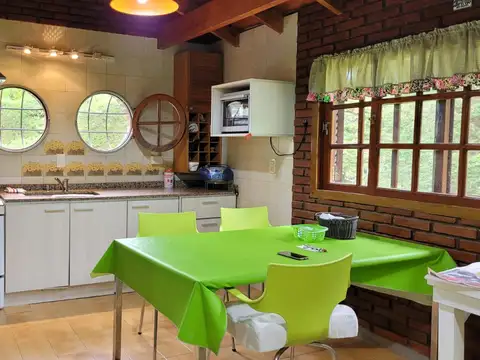 Casa 5 ambientes con 2 baños