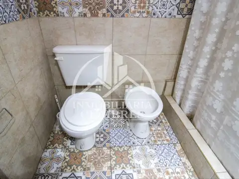Casa 4 ambientes con 2 baños