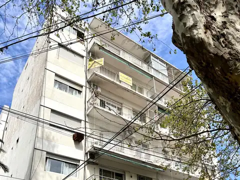 Vicente López: Una Cuadra de Avda. Amplio Depto de 2 Amb, con Gran Balcón. Muy Luminoso, Vista Norte