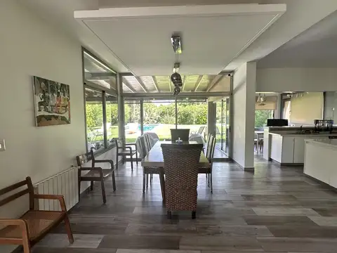 Casa 5 ambientes con 3 baños