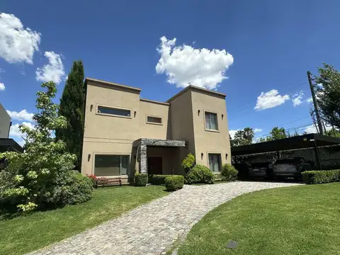 Casa en Alquiler Temporal con 5 cocheras