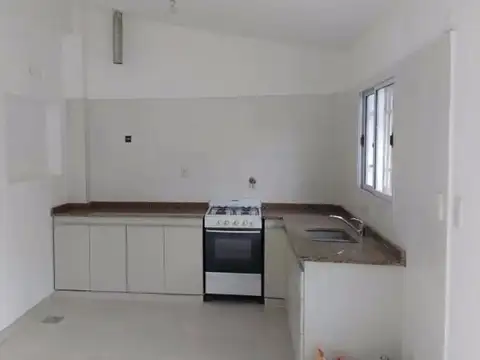 Casa 6 ambientes con 2 baños