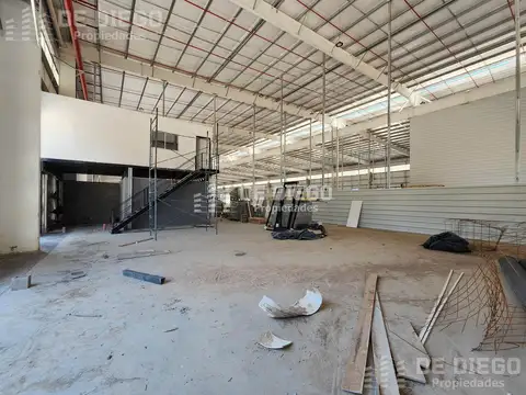 Nave en alquiler de 560 m2, dentro del Parque Industrial Tigre.