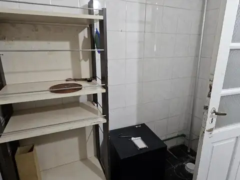 Alquiler local comercial con potencial alimenticio en pleno centro de V.G. Galvez. 202m2.