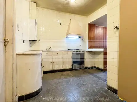 Casa 5 ambientes con 3 baños