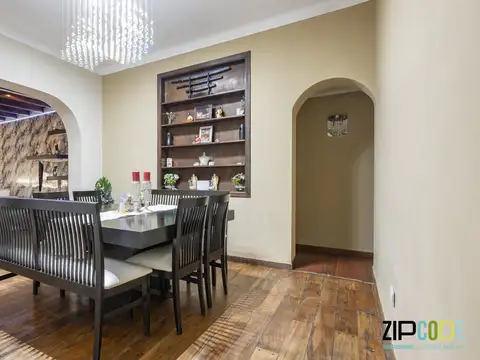 Casa en Venta con 3 cocheras