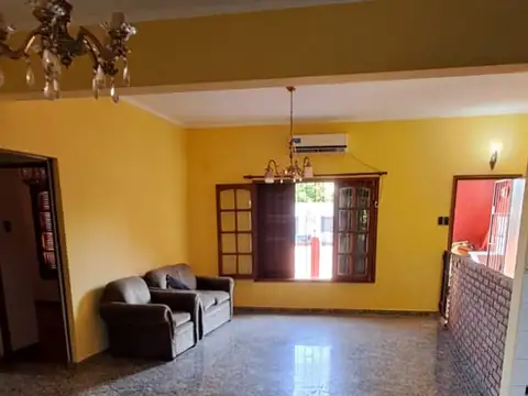 EXCELENTE CASA EN PLANTA ALTA