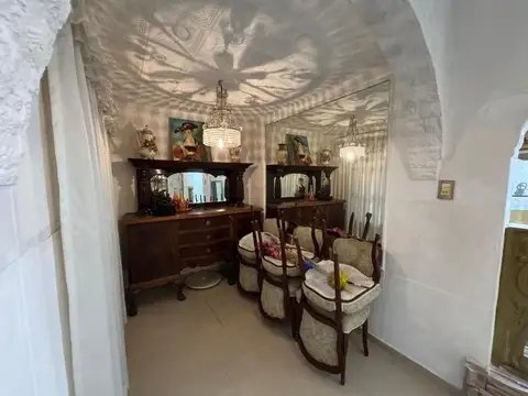 Casa 10 ambientes con 3 baños
