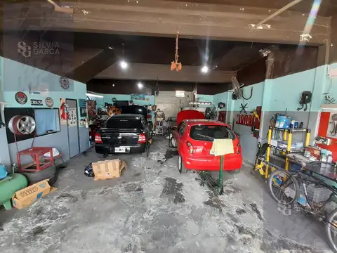 Venta Local en Avellaneda, Crucecita, taller con Patio.