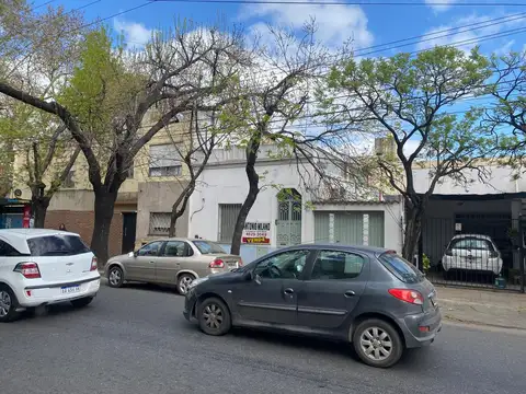CASA ANTIGUA TRES AMBIENTES.