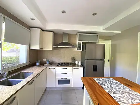 Casa 4 ambientes con 3 baños