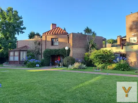 Casa en Venta - 3 Dormitorios 3 Baños - 586mts - Berazategui