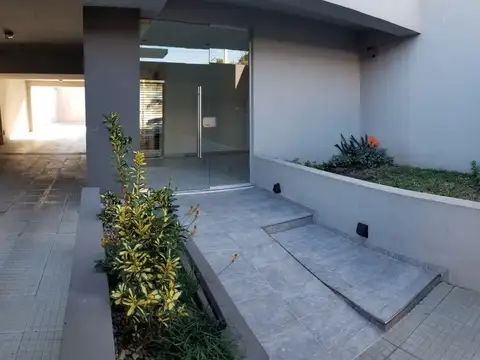 Flores De Estrada 5000, Piso 2