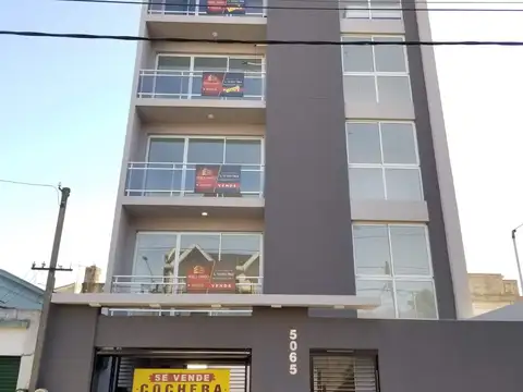 DEPTO DOS AMBIENTES C/ OPCIÓN COCHERA EN EDIFICIO - Flores de Estrada al 5000, R. de Escalada